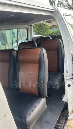 Toyota HiAce Commuter DX 2010