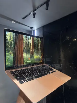 Apple MacBook Air 13.3" 2020 - Core i3, 8GB RAM, 256GB SSD