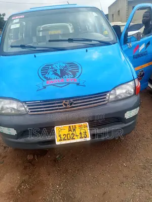 Toyota HiAce 2012 Bus