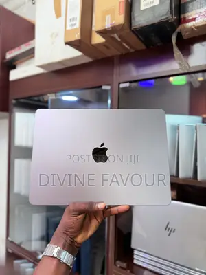 Apple MacBook Air 2022 M2 (8GB RAM, 256GB SSD)