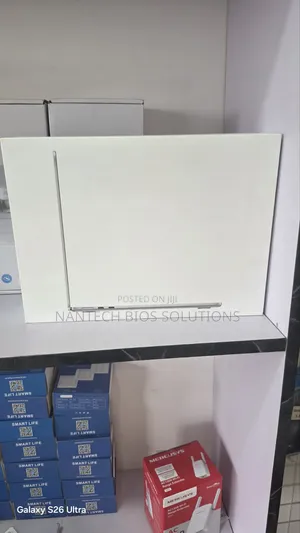 Apple MacBook Air 2025 M4 16GB RAM 256GB SSHD