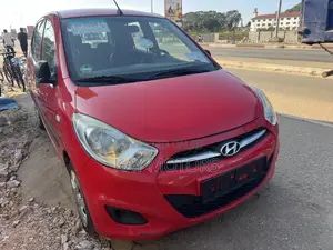 Hyundai i10 2013 Red