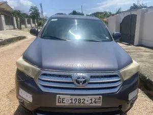 Toyota Highlander 3.5L 4WD SUV 2013 Gray
