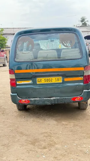 Toyota HiAce 2000 Green