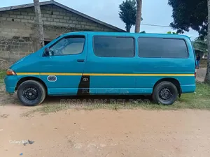 Toyota HiAce 2000 Blue