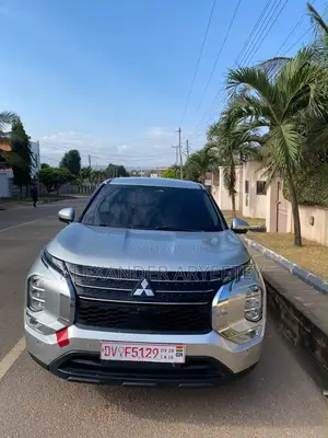 2022 Mitsubishi Outlander SE Silver