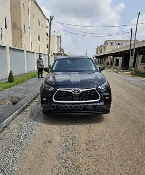 Toyota Highlander XLE AWD 2023 Black