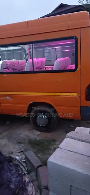 Mercedes-Benz Sprinter 1999 Orange
