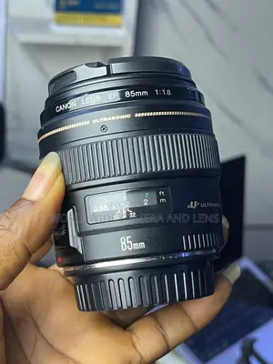 Canon EF 85mm f/1.8 Lens