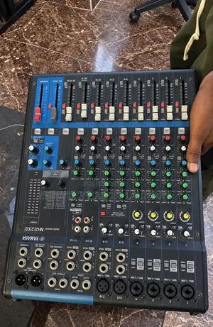 Yamaha MG12XU Mixer