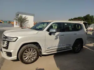 2023 Toyota Land Cruiser White