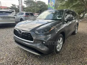 2021 Toyota Highlander XLE Gray