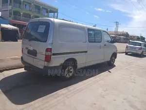 Toyota HiAce 2012 Silver