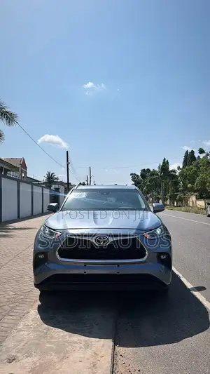 2021 Toyota Highlander XLE Gray