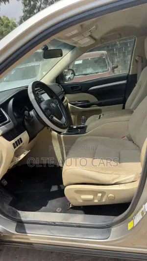2014 Toyota Highlander LE SUV