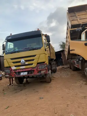 CNHTC Howo Dump Truck - Yellow