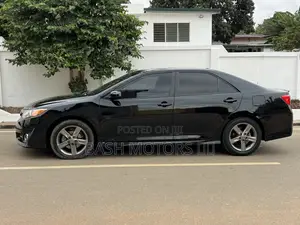 2014 Toyota Camry SE Sedan