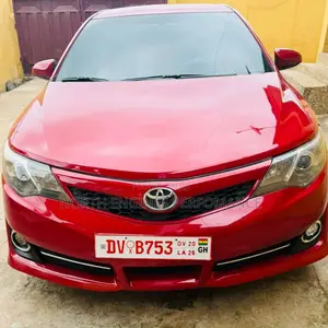 2014 Toyota Camry SE Sedan