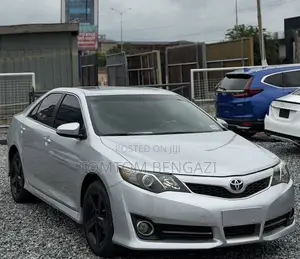 2013 Toyota Camry SE Sedan