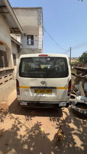 Toyota HiAce 2012