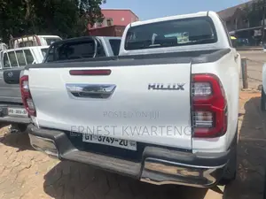 Toyota Hilux 2020 White