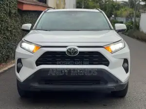 Toyota RAV4 XLE AWD 2020 White