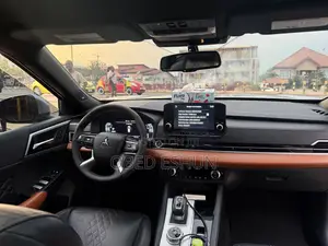 Mitsubishi Outlander SEL Launch Edition 2022 Silver