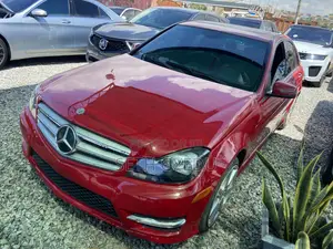 Mercedes-Benz C250 2014 Red