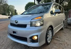 Toyota Voxy X 2WD 8-Seater 2012 Silver