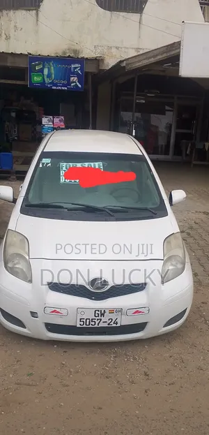 Toyota Vitz 1.0 FWD 5dr Hatchback 2010 White