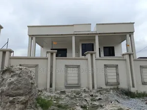 6-Bedroom House for Sale in Duase New Site, Kumasi