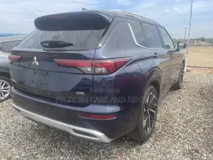 Mitsubishi Outlander SEL Launch Edition 2022 Blue