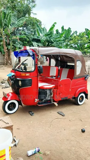 Bajaj RE 2025 Red
