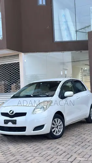 Toyota Vitz 2010 - White