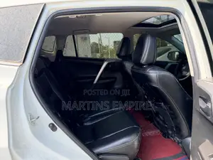 2017 Toyota RAV4 XLE FWD White