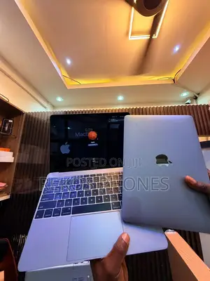 Apple MacBook Air 2017 Laptop
