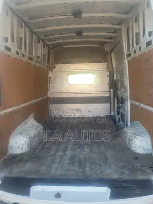 Nissan Caravan (Urvan) 2017 White