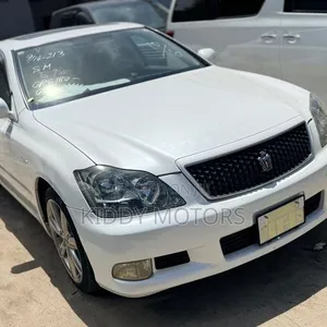Toyota Crown Royale 2005 White