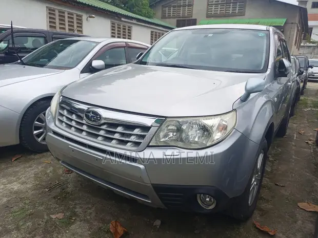 Subaru Forester 2.5X Automatic 2012 Silver - 1