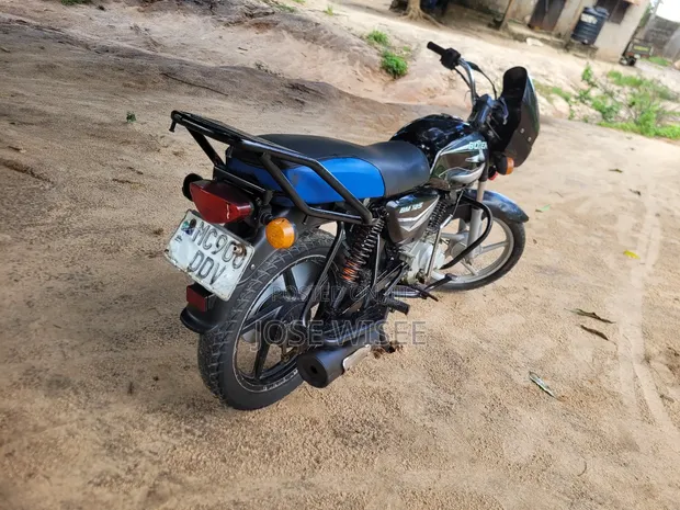 Bajaj Boxer 125 2026 Nyeusi - 1
