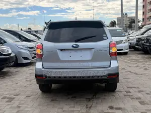 Subaru Forester 2015 Nyeupe