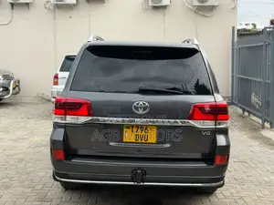 Toyota Land Cruiser V8 2012 Gray