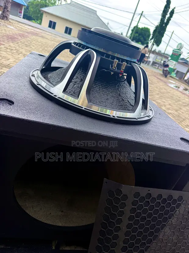 Single 18-Inch Bass Speaker, 2000W Peak - 1