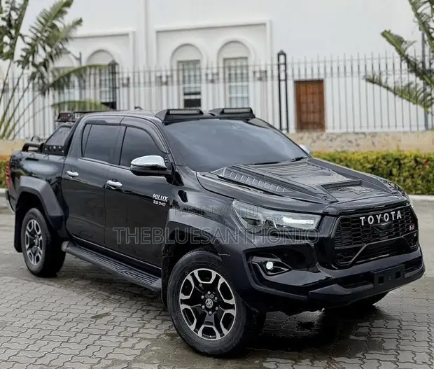 Toyota Hilux 2023 Double Cab 4WD - 1