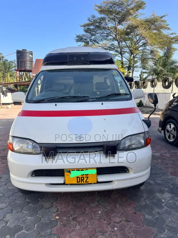 Toyota Grand HiAce Ambulance 2003 White - 1