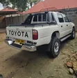 Toyota Hilux 2010 White - 4
