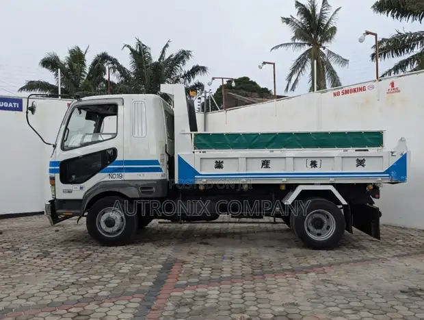 Mitsubishi Fuso Lori la Taka 6D17 - 1