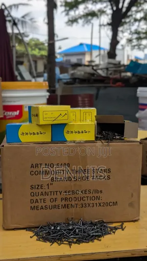 Shoe Tacks 1" & 3/4"