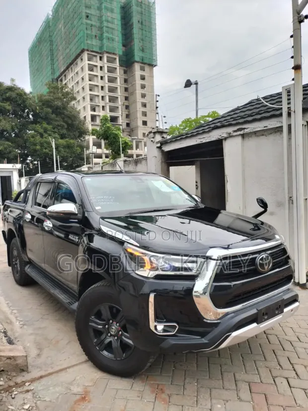 Toyota Hilux 2021 Black - 1