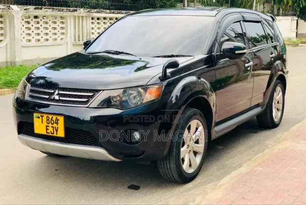 Mitsubishi Outlander 2010 Nyeusi - 1